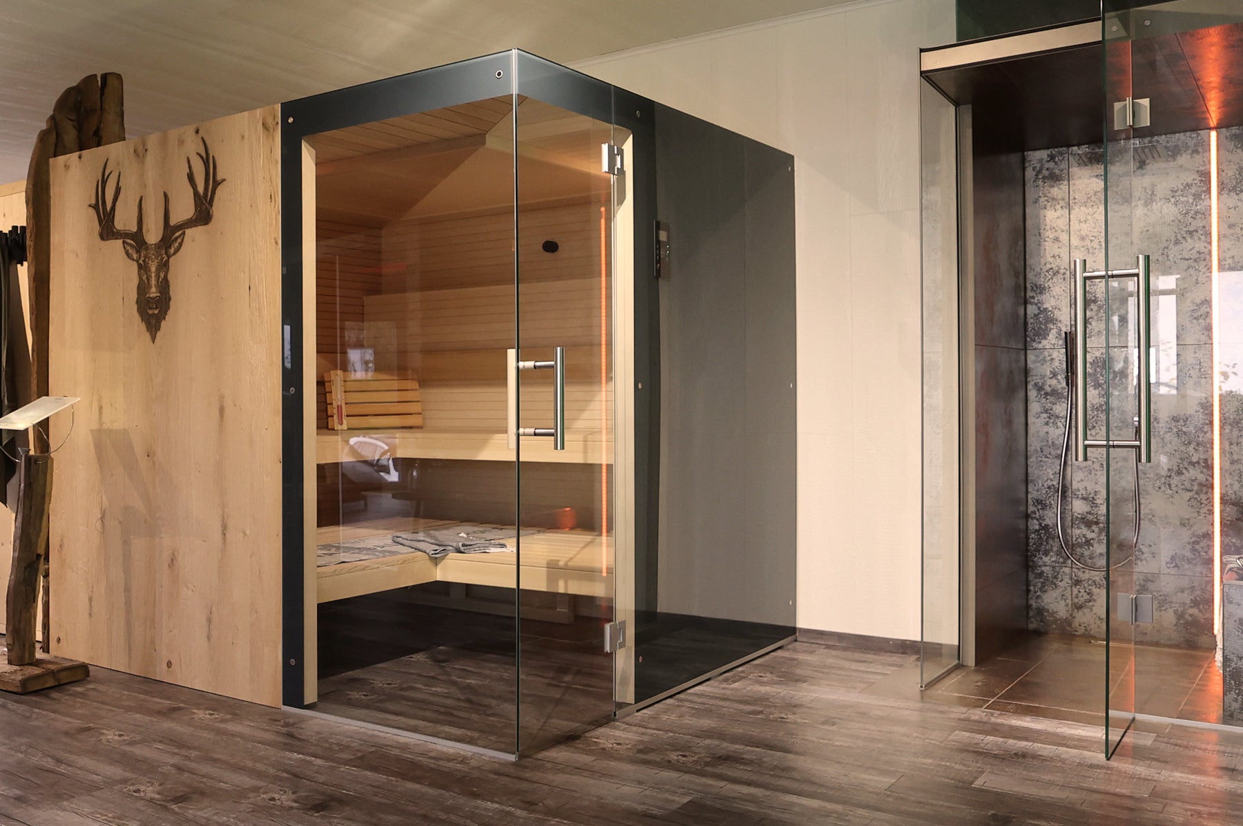 Sauna Sale, Saunamodell Classica mit Hirschmotiv