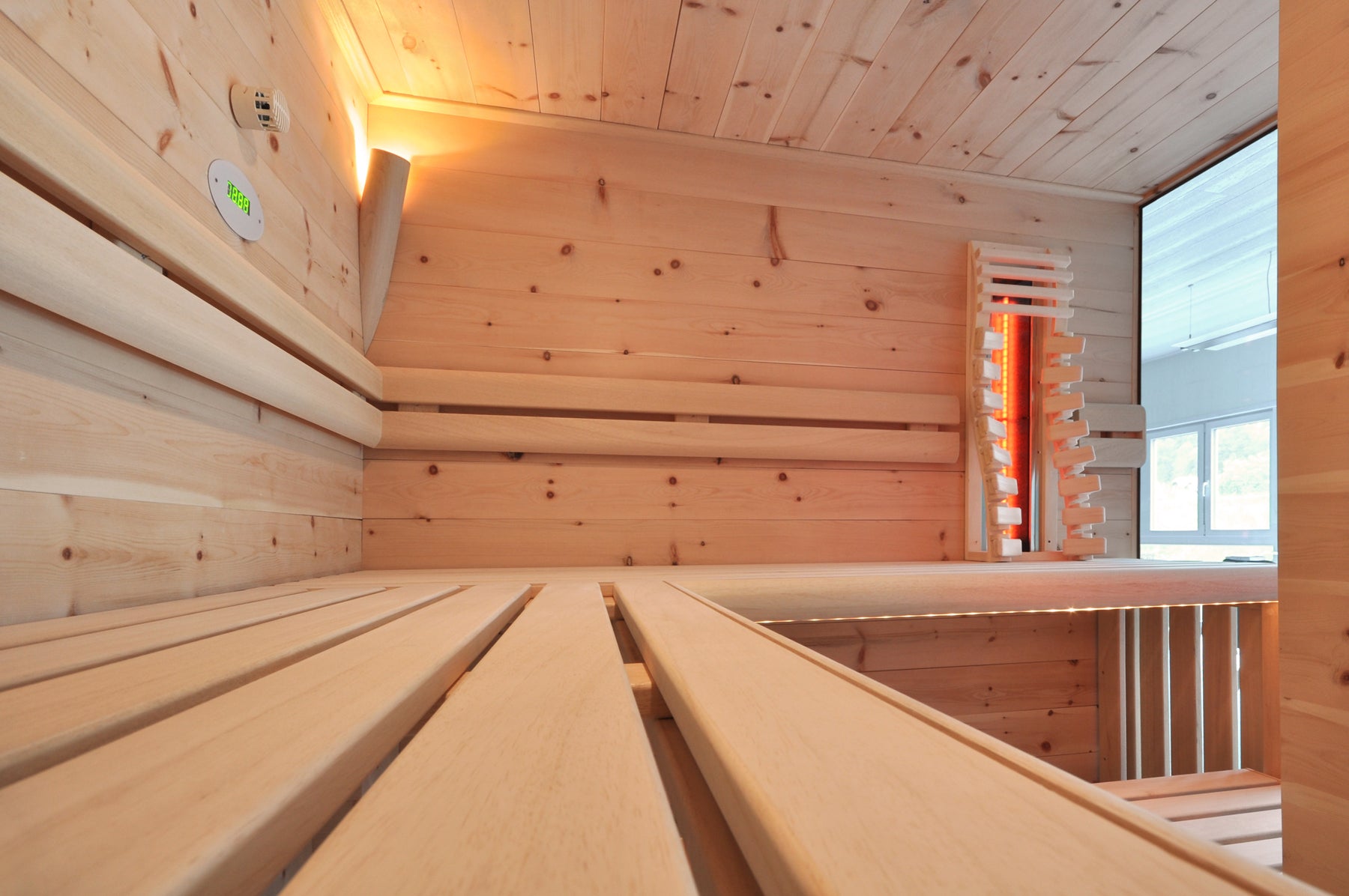 Saunamodell Natura in Zirbe, Dreifachkombination von finnische Sauna, Biosauna, vollwertige Infrarotkabine.