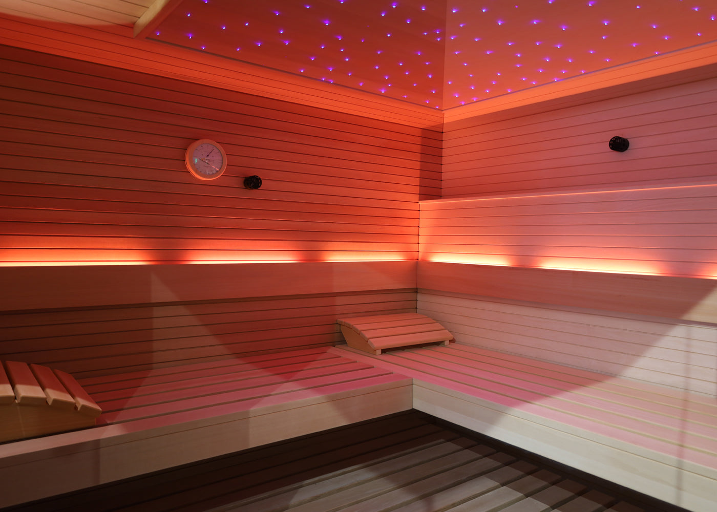 Saunamodell Classica mit Sternenhimmel und Hinterbankbeleuchtung