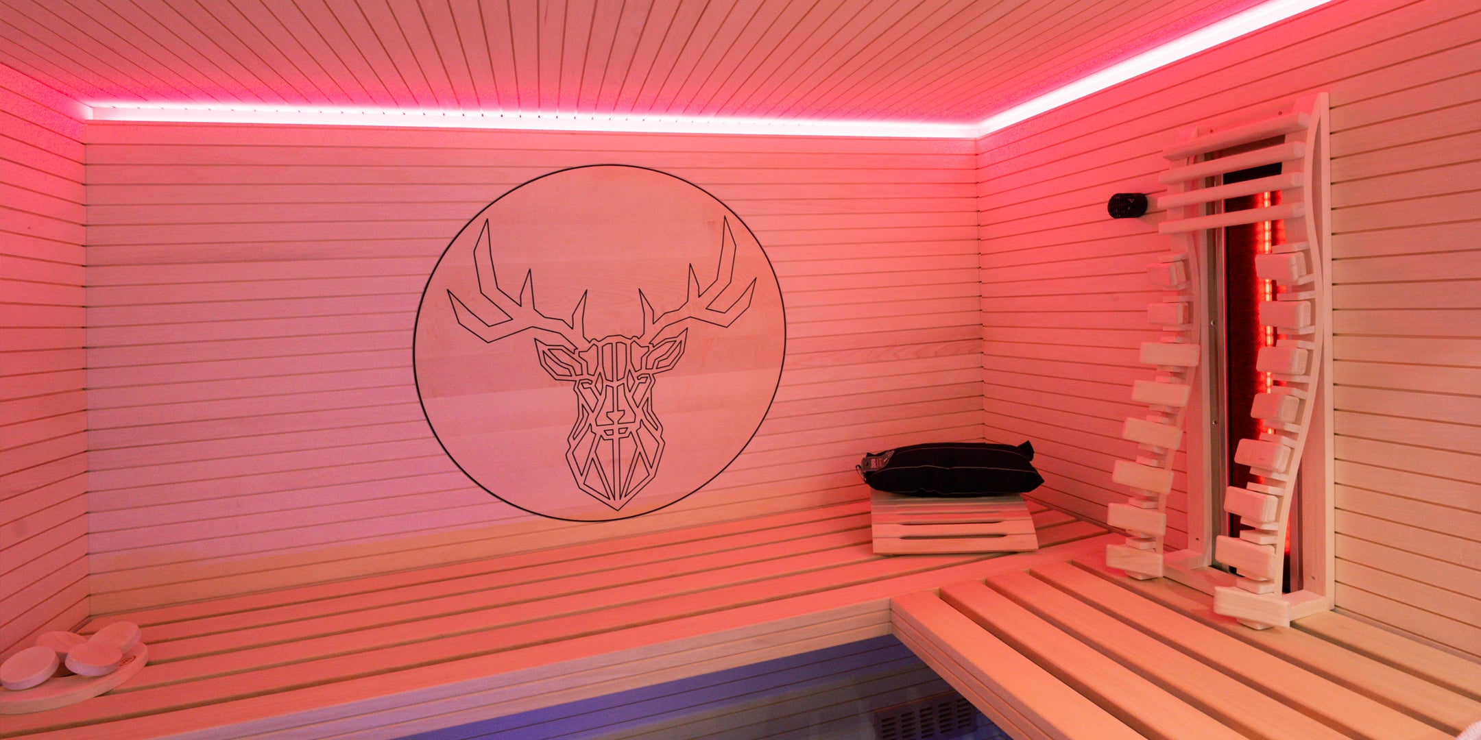 Private Sauna in Mahlberg mit Hirschmotiv, Farblicht und Infrarotsitz