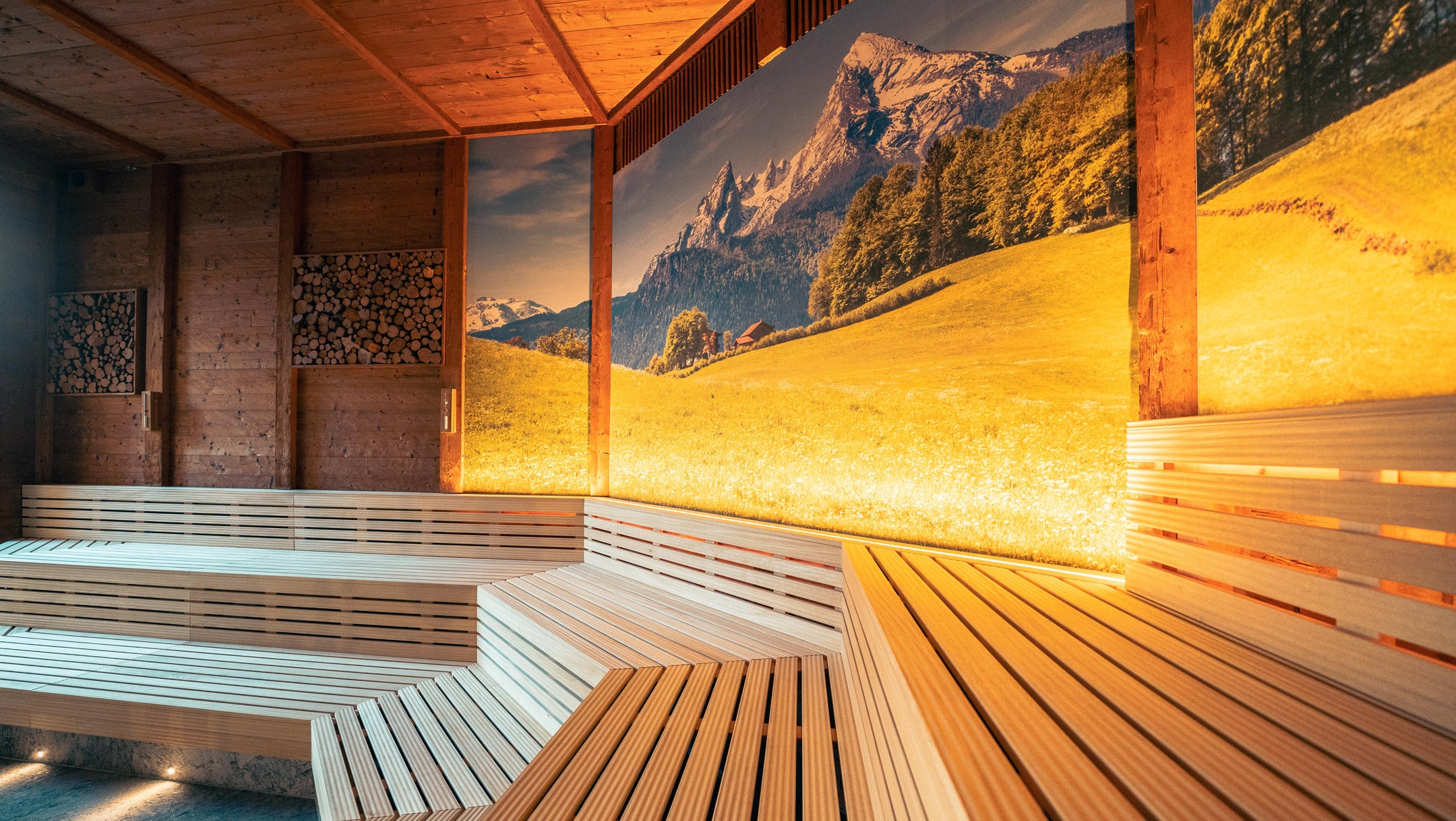 Referenz gewerblich, Badeparadies Titisee-Neustadt, Teil-Renovation von Wasserfall-Sauna, Erneuerung der Saunabänke, Verstärkung der Unterkonstruktion