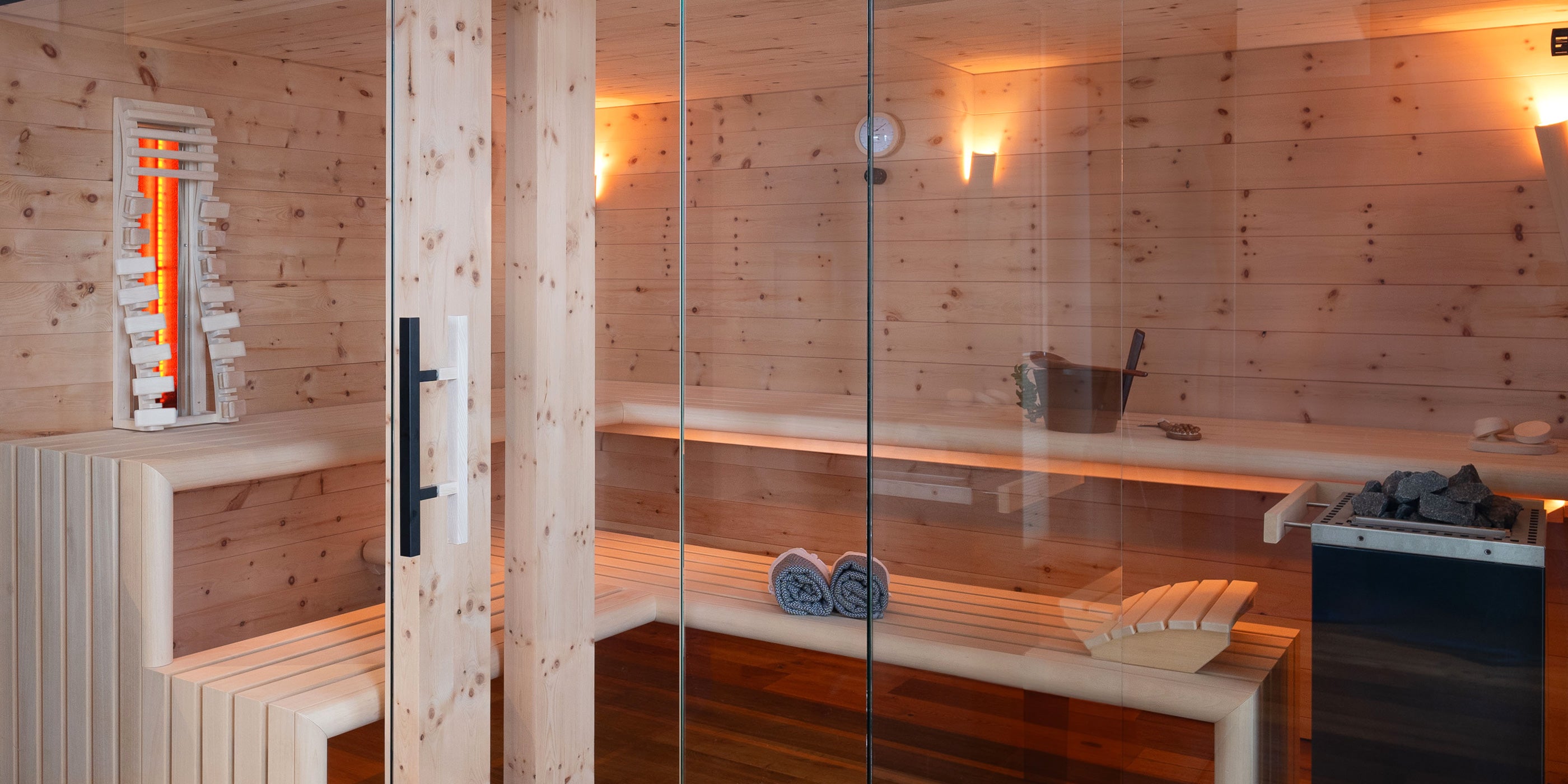 Service-Pakete privater Bereich, Wartungspakete Sauna und Infrarotkabinen, Innensauna in Zirbe