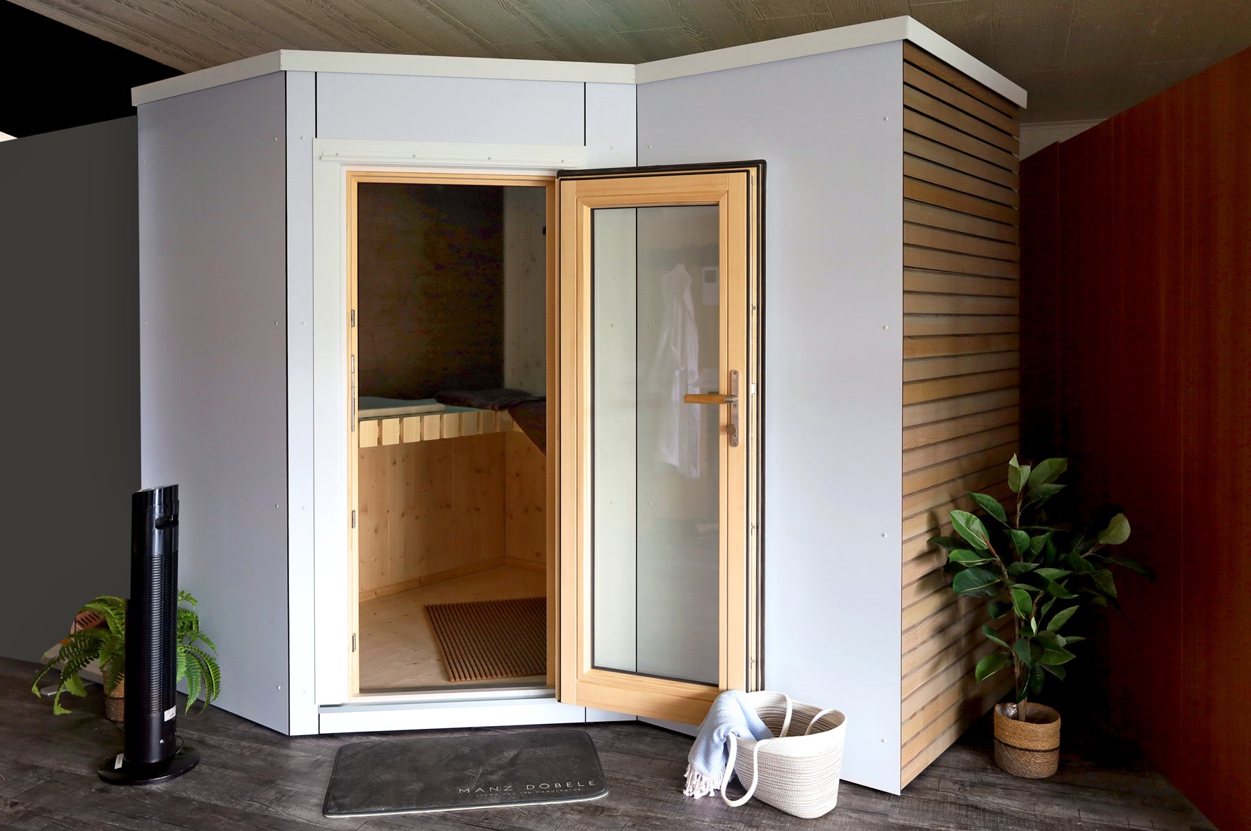 Sauna Sale, Außensauna mit Außenverkleidung weiße Kunststoff-Vollkernplatten, Saunaprofilholz in Weißtanne, Dura Patina Rhombusprofil
