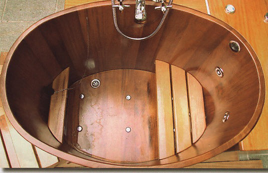 Whirltub, Innenausstattung